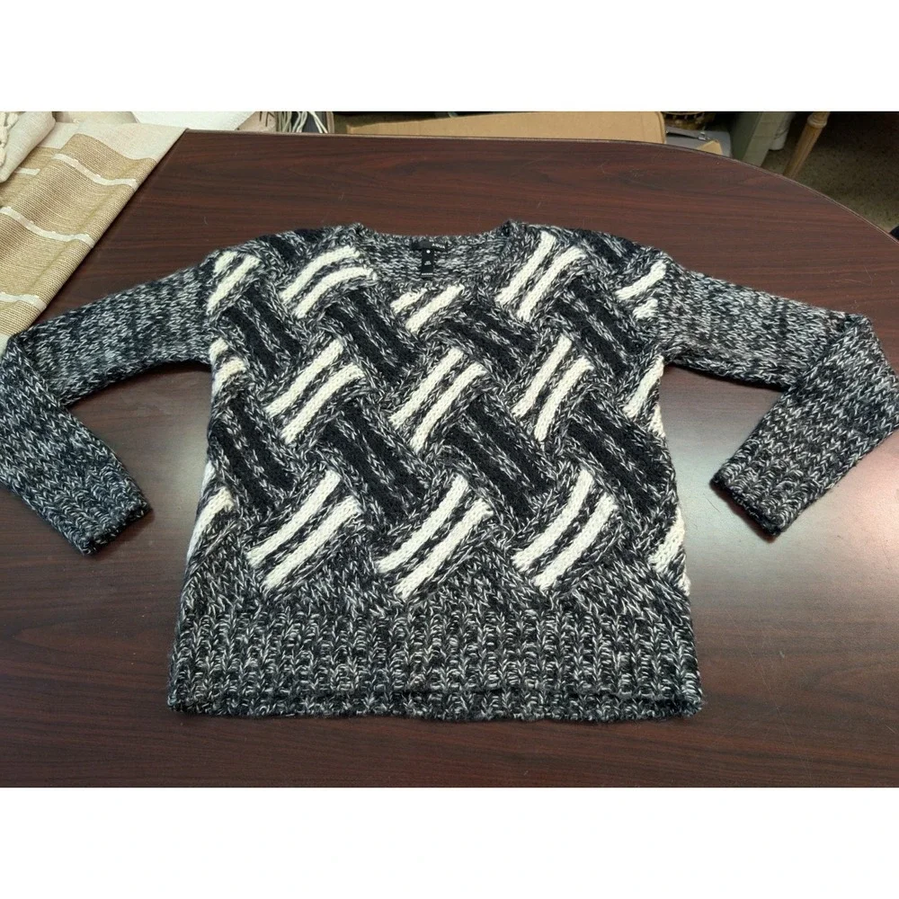Aqua M Chunky Black And White Fuzzy Pullover Sweater